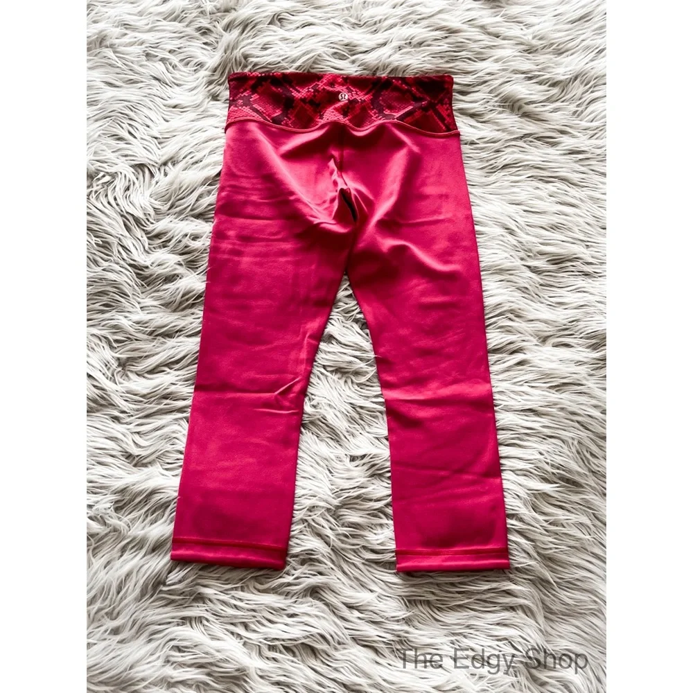 lululemon athletica | Wunder Under Crop Reversible Cranberry / Alarming - Picture 2 of 13